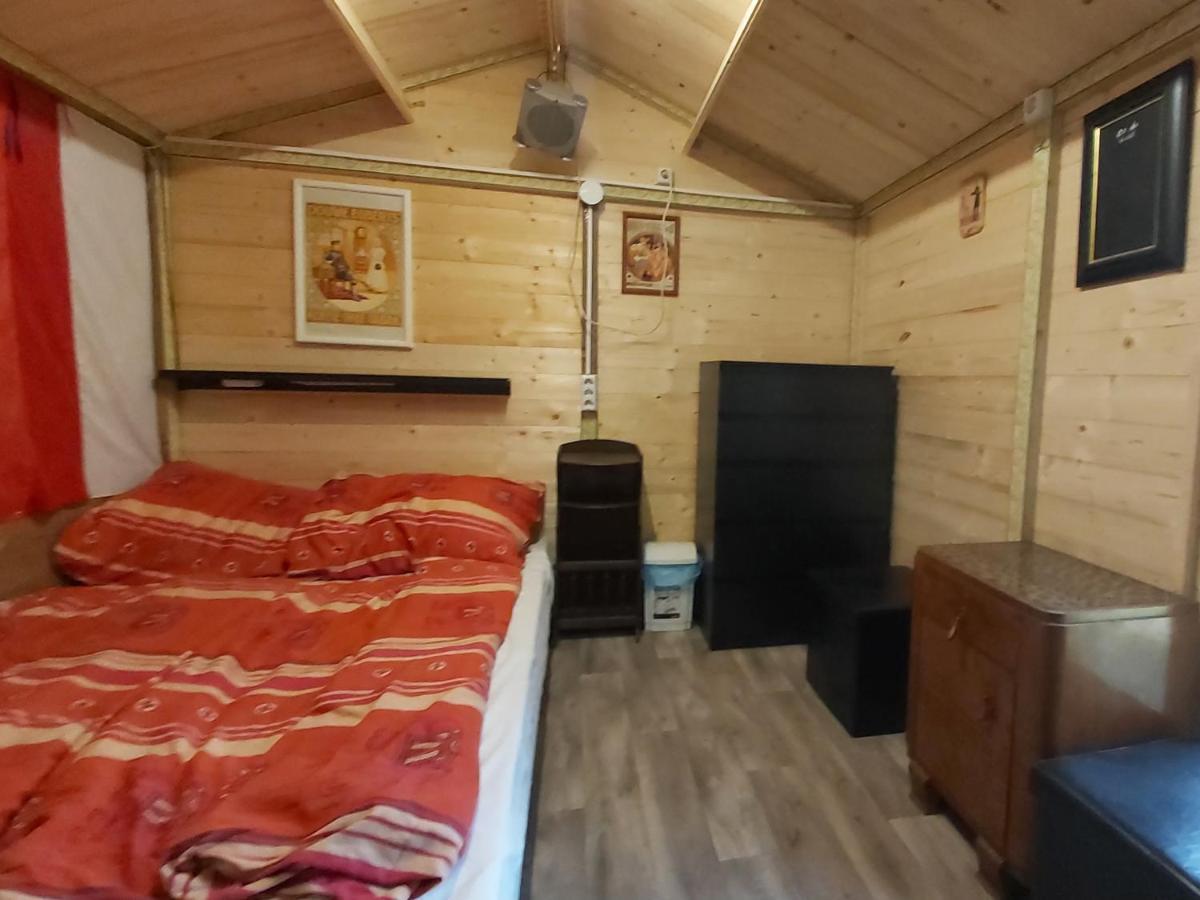 Bungalow Relax Terrace, Glamping Fahaz Siofok Ngoại thất bức ảnh